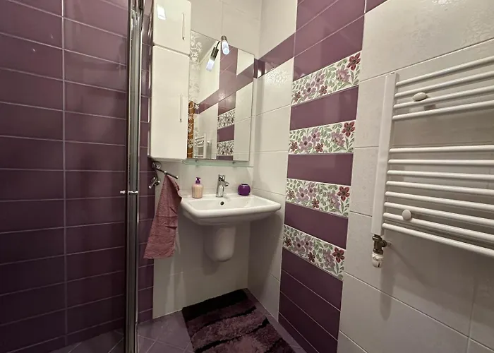 Lavender, Near To Airport Apartamento