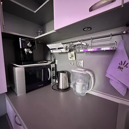 Lavender, Near To Airport Apartmán *